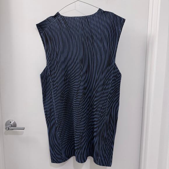 NWT Homme Plissé Issey Miyake Minimalism Sleeveless Shirt | Size 3 = L - Picture 2 of 7